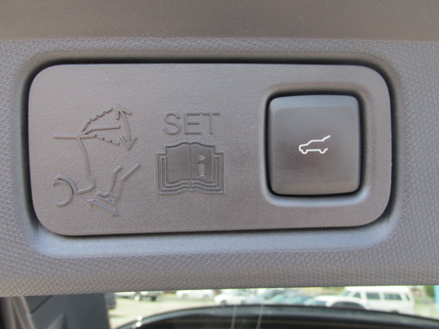Vehicle image 23 of 43