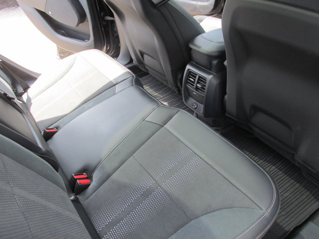 Vehicle image 27 of 43