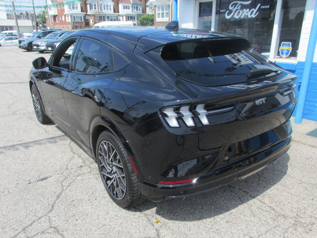 Vehicle image 6 of 43