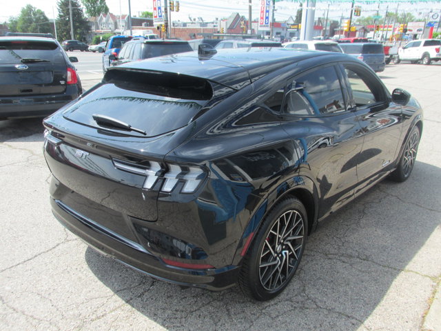 Vehicle image 5 of 43