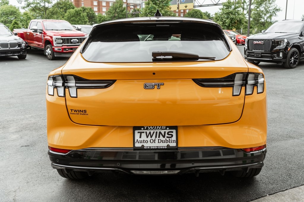 Vehicle image 7 of 43