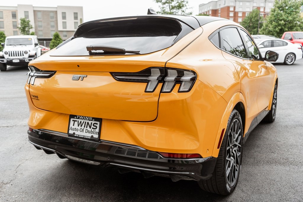 Vehicle image 6 of 43