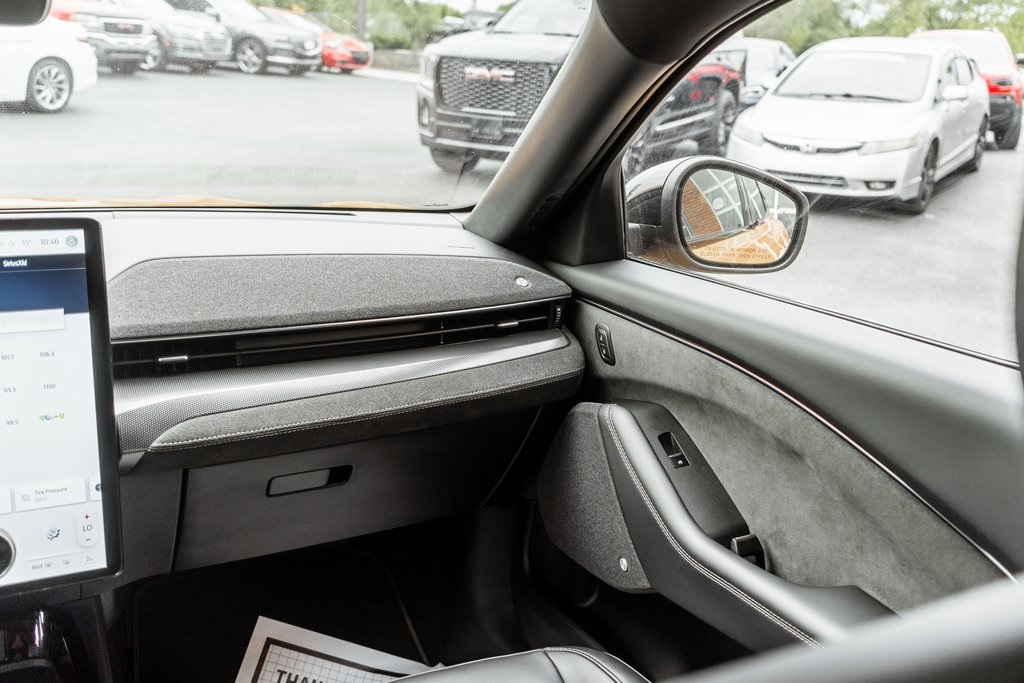Vehicle image 19 of 43