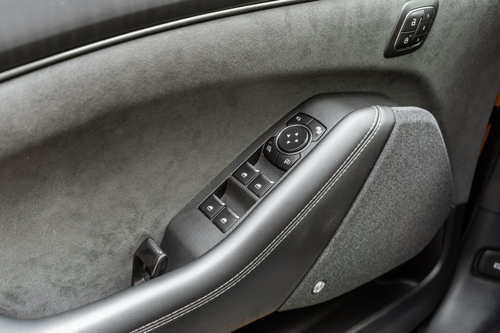 Vehicle image 21 of 43