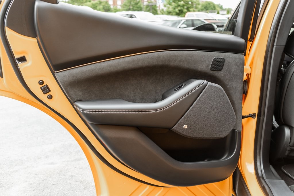 Vehicle image 39 of 43