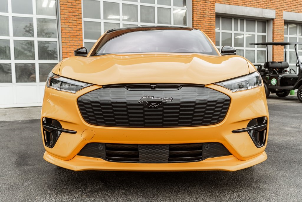 Vehicle image 3 of 43