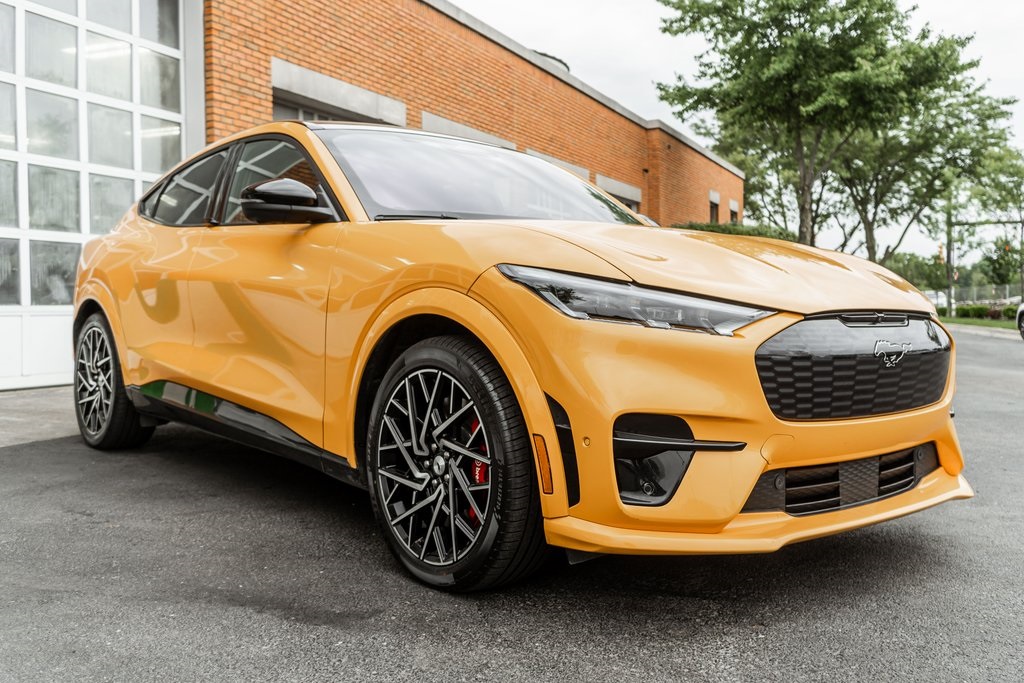 Vehicle image 4 of 43