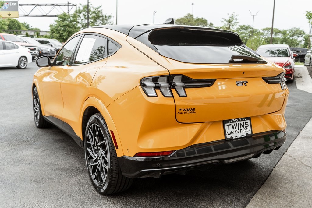 Vehicle image 8 of 43