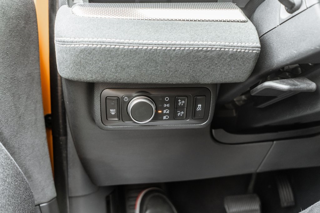 Vehicle image 23 of 43