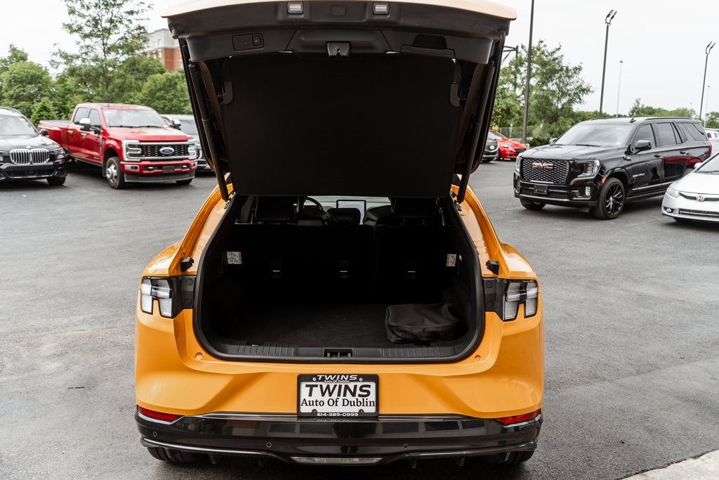 Vehicle image 41 of 43