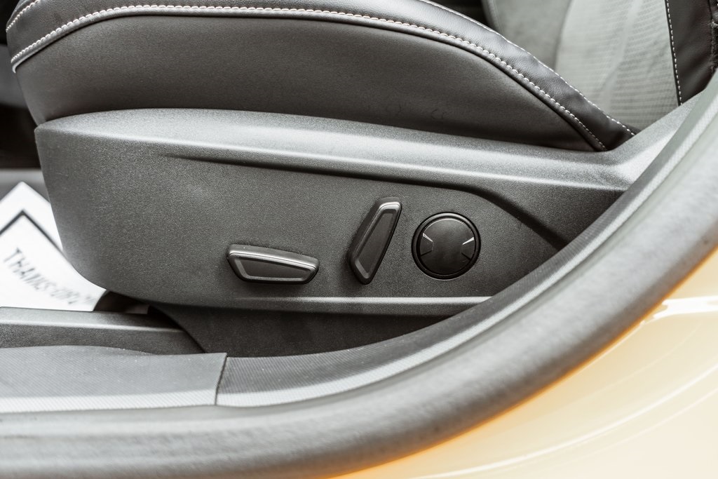 Vehicle image 34 of 43