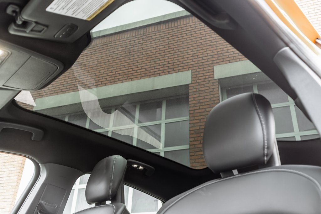 Vehicle image 16 of 43