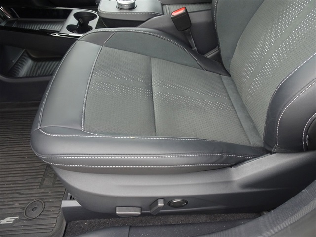 Vehicle image 12 of 13