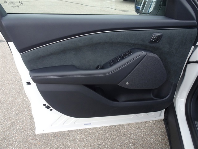 Vehicle image 10 of 13