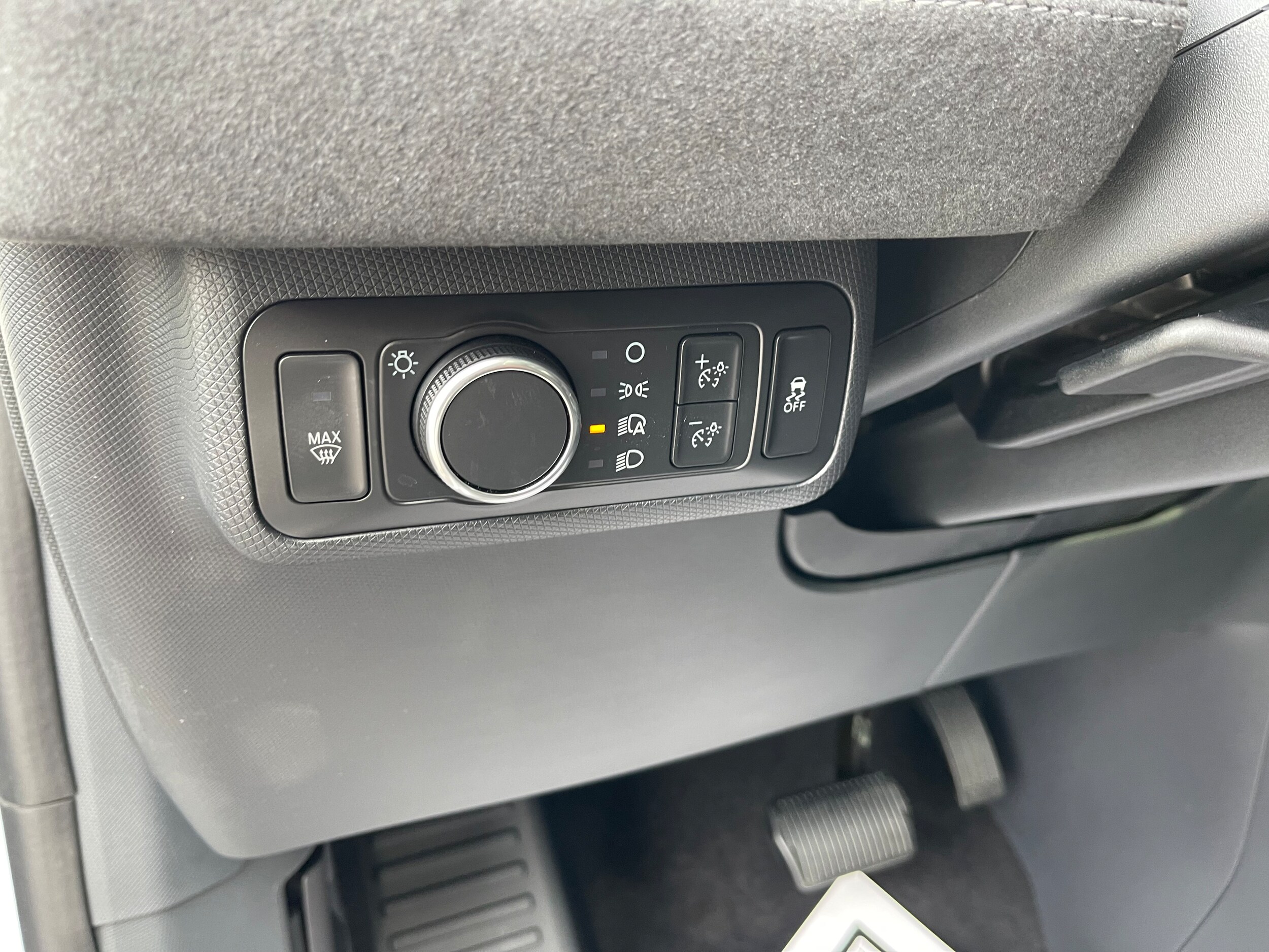 Vehicle image 28 of 36