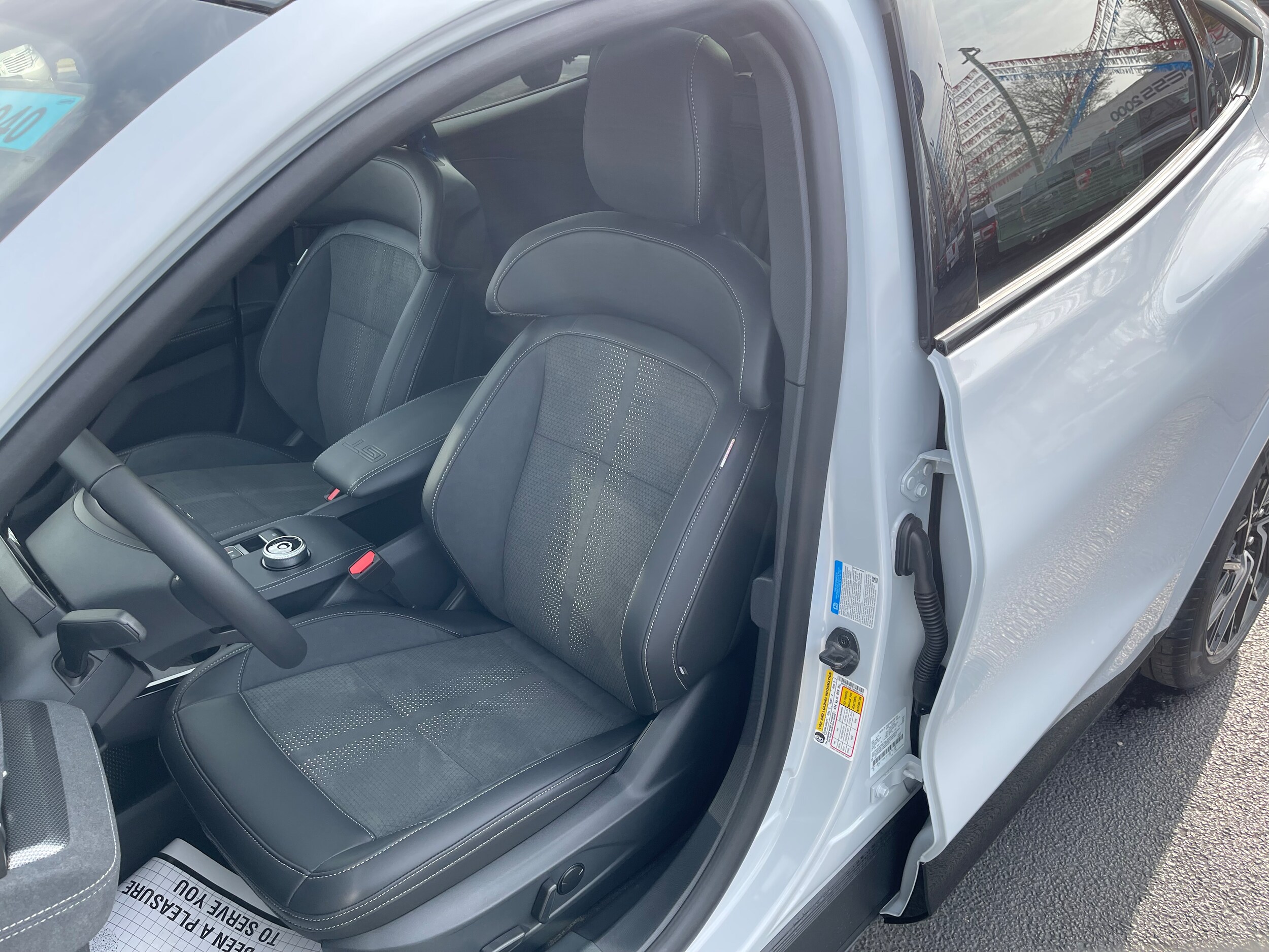 Vehicle image 25 of 36