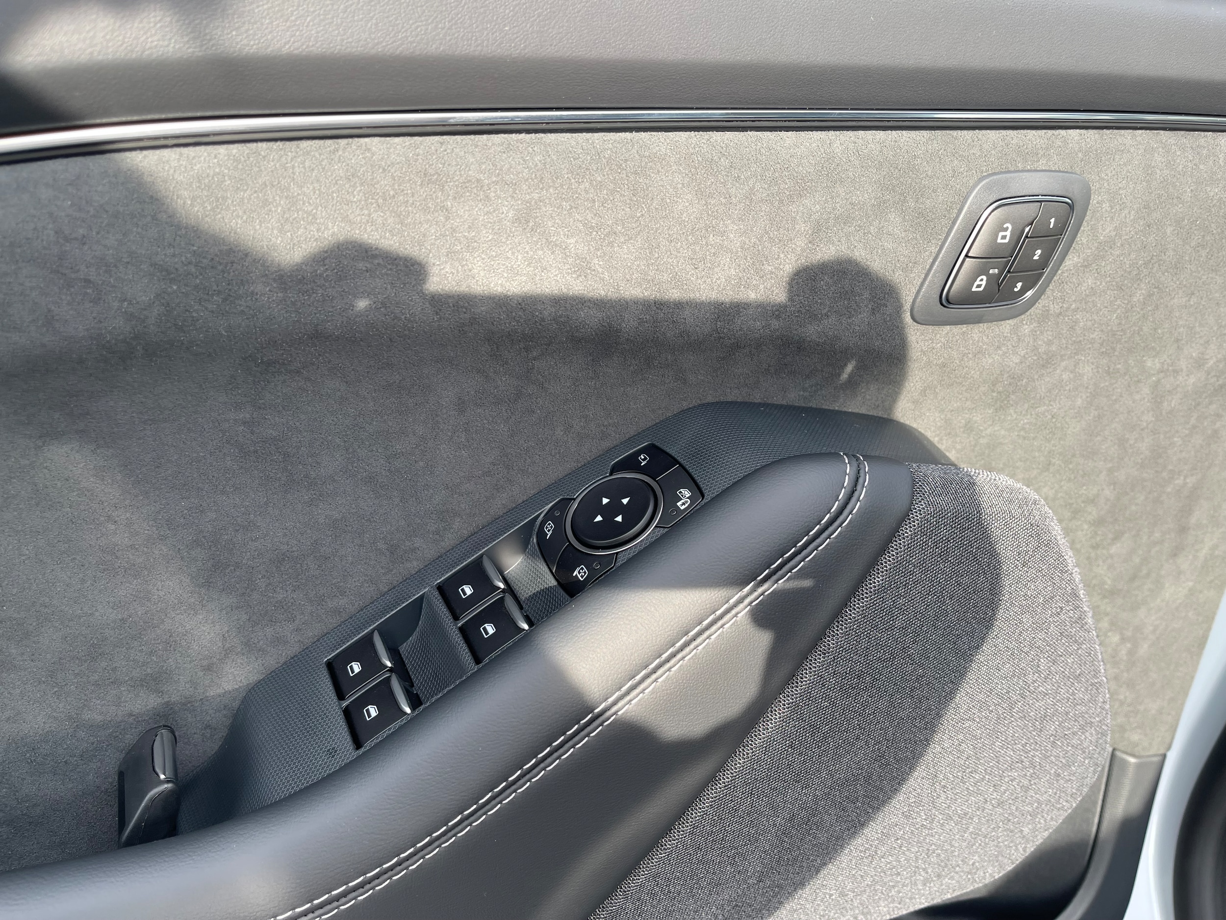 Vehicle image 27 of 36