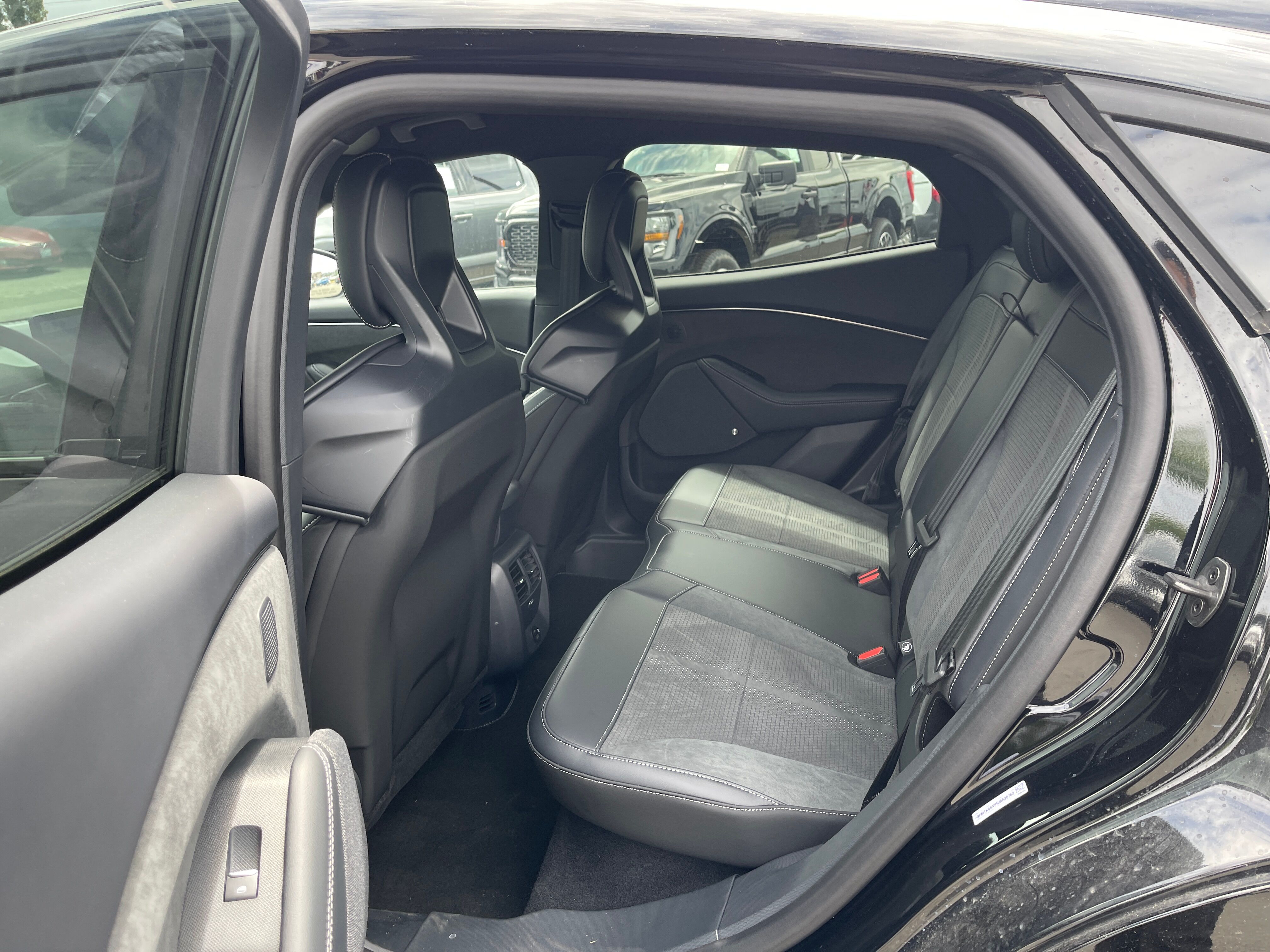 Vehicle image 10 of 20