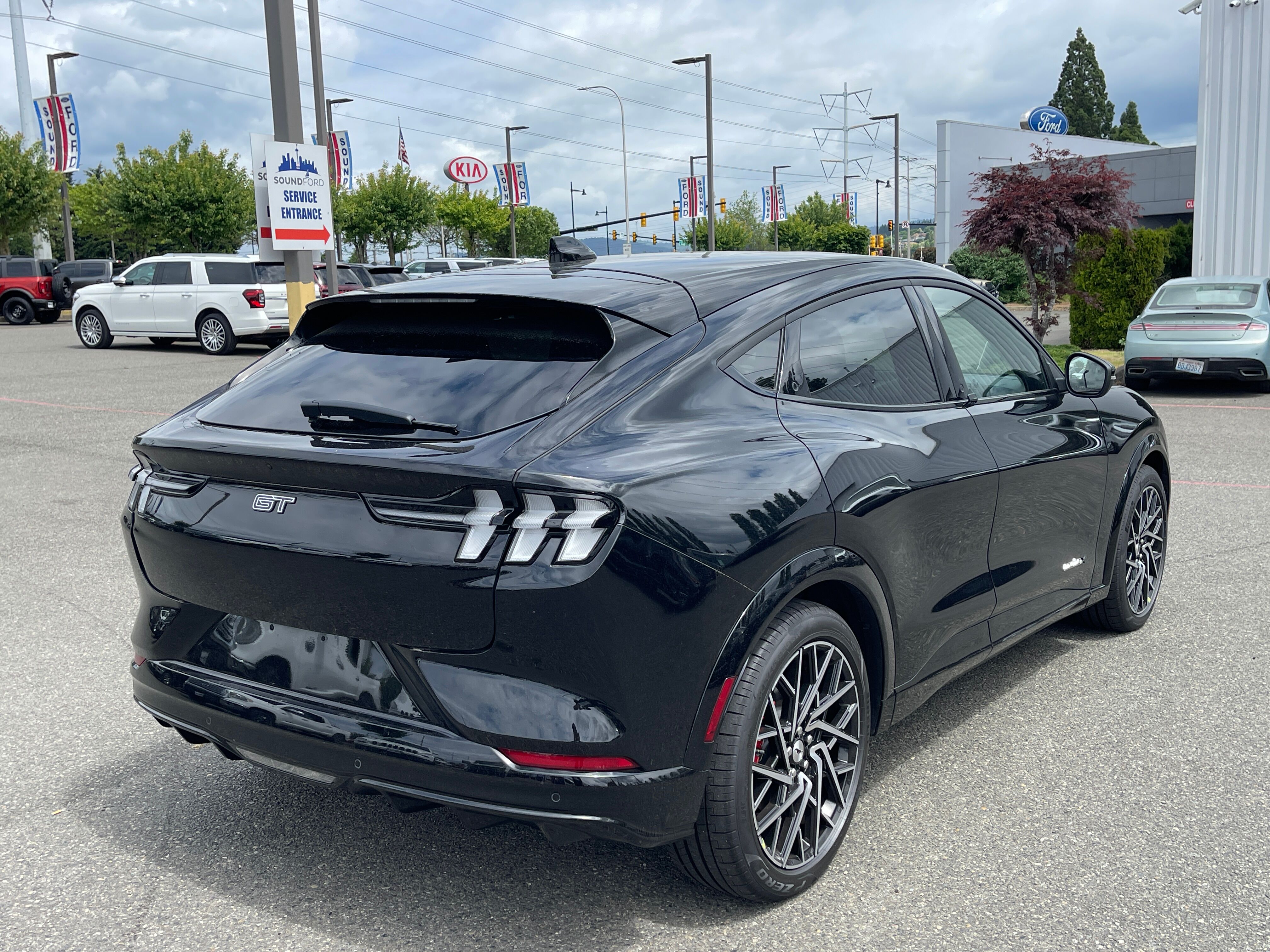 Vehicle image 5 of 20