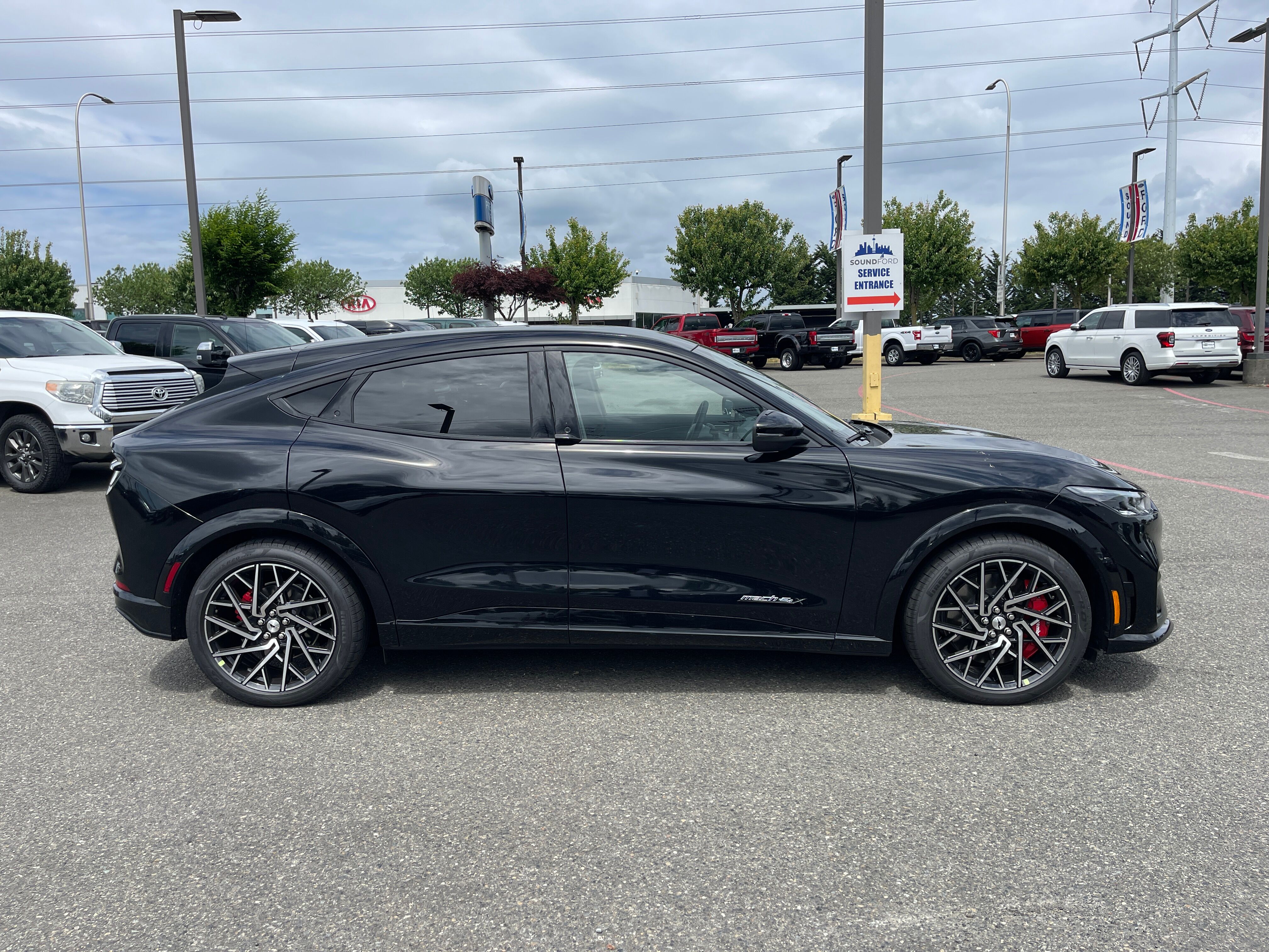 Vehicle image 4 of 20