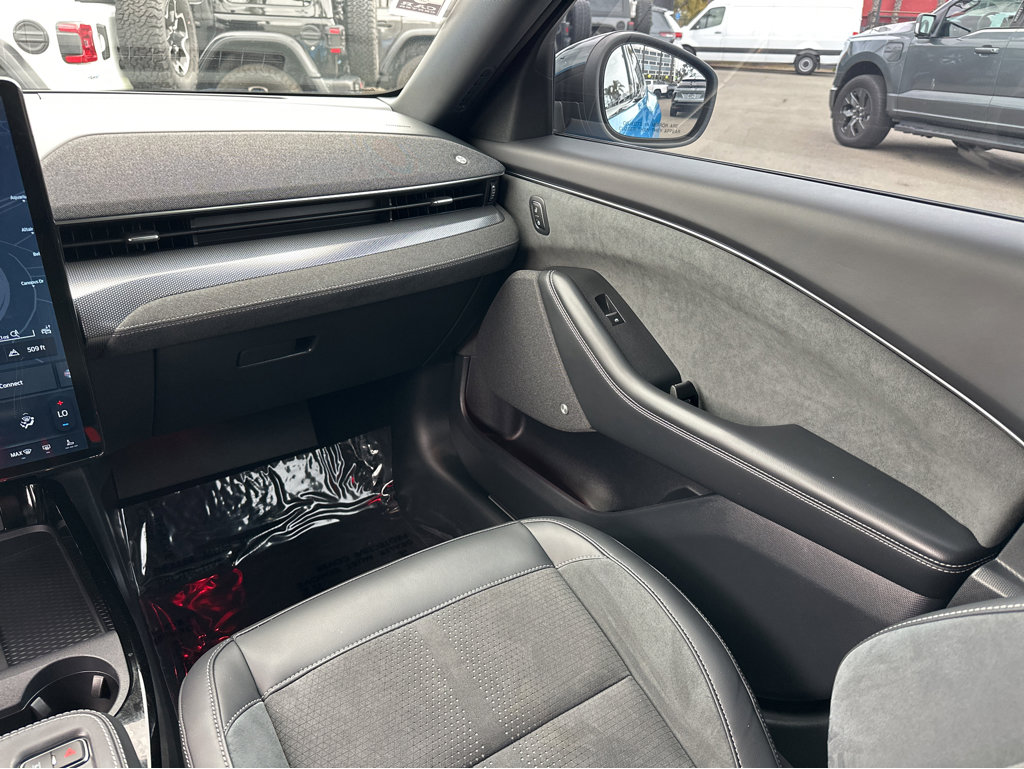 Vehicle image 19 of 46