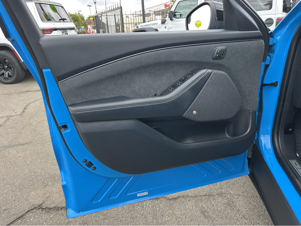 Vehicle image 15 of 46