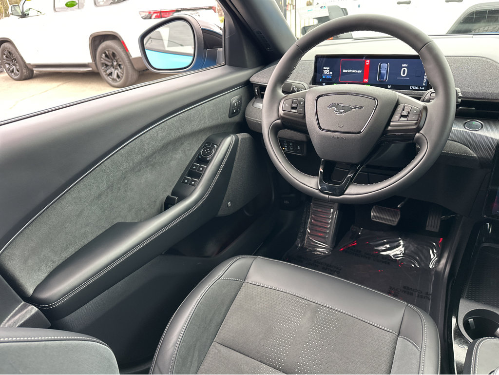Vehicle image 18 of 46