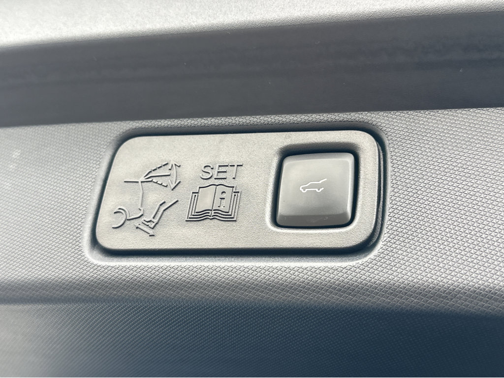Vehicle image 39 of 46