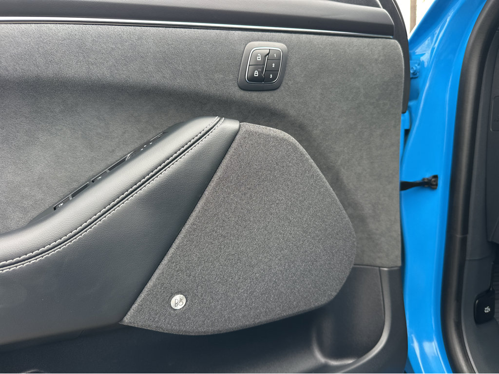 Vehicle image 36 of 46