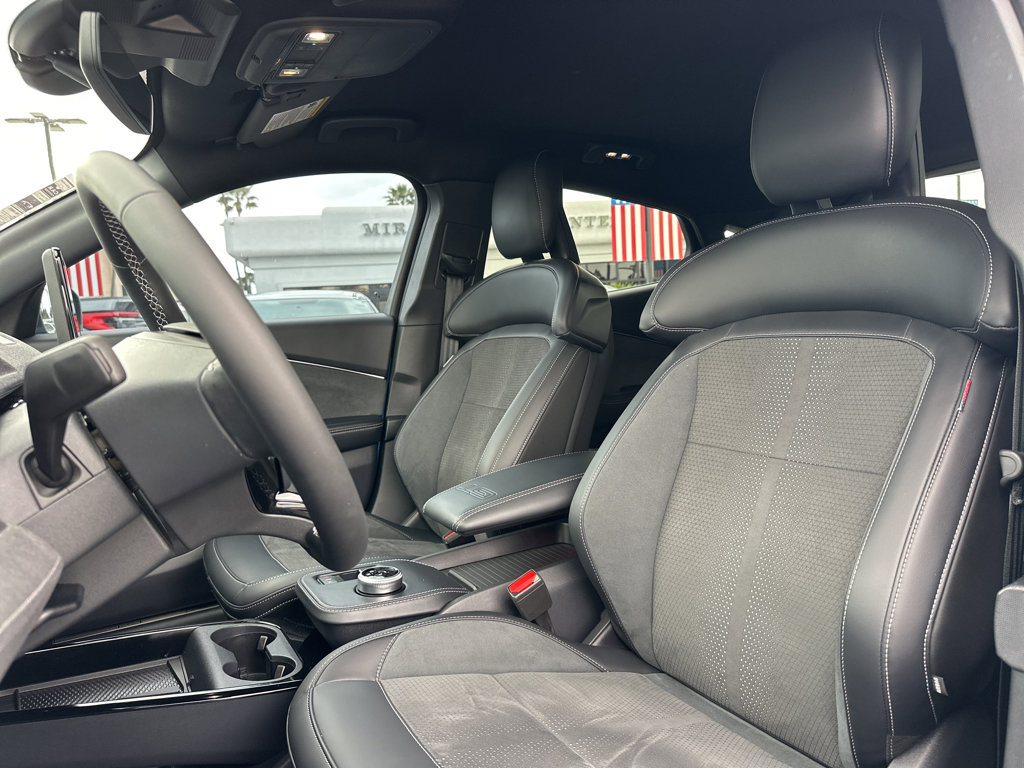 Vehicle image 10 of 46