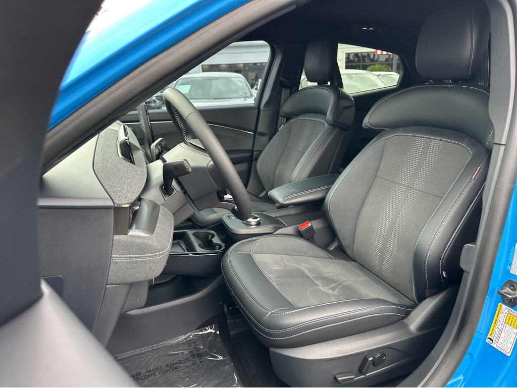 Vehicle image 11 of 46