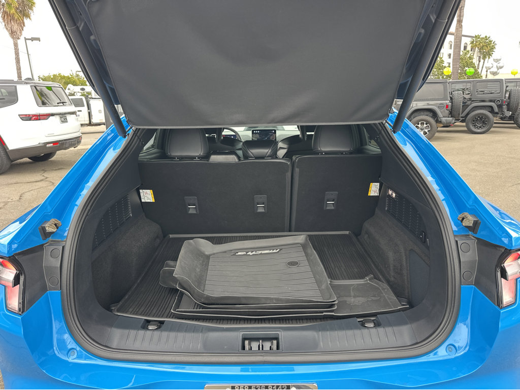 Vehicle image 37 of 46