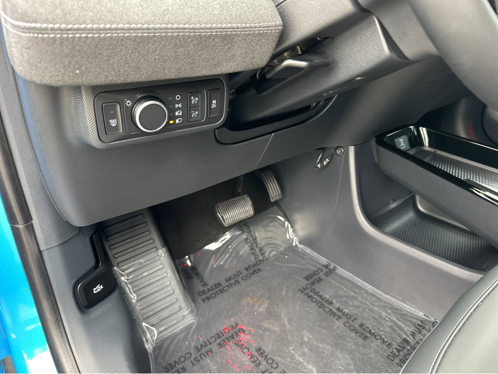 Vehicle image 32 of 46