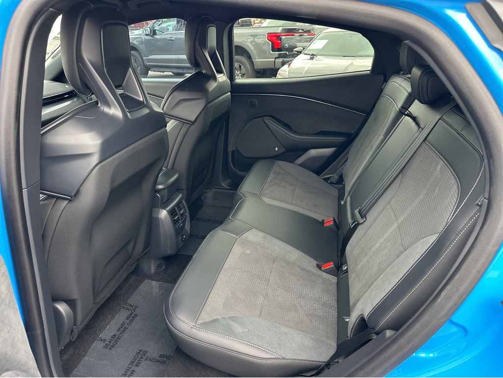 Vehicle image 13 of 46