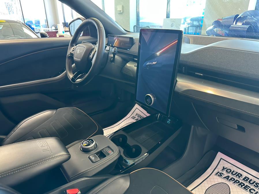 Vehicle image 37 of 65
