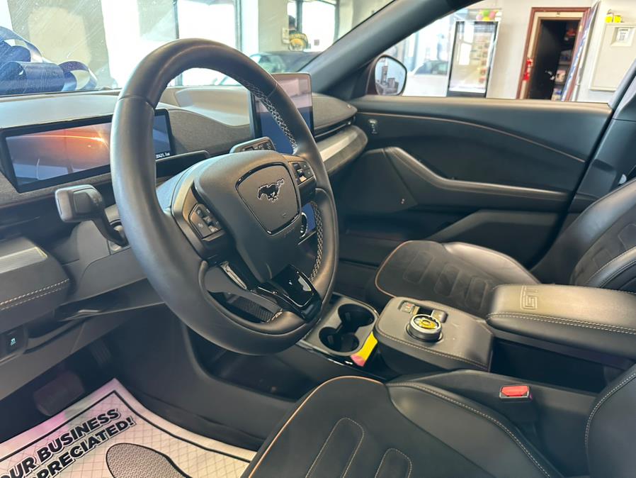 Vehicle image 27 of 65