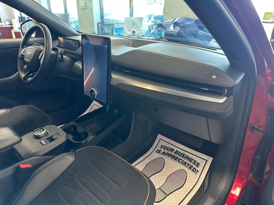 Vehicle image 38 of 65