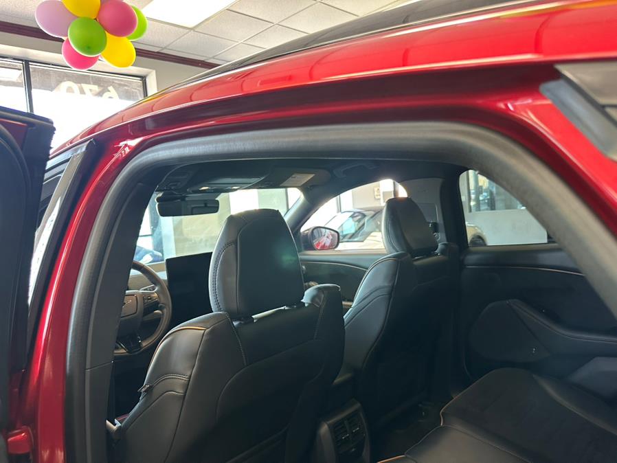 Vehicle image 31 of 65