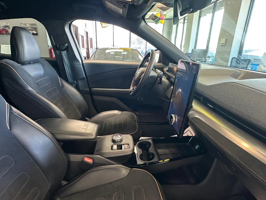 Vehicle image 43 of 65