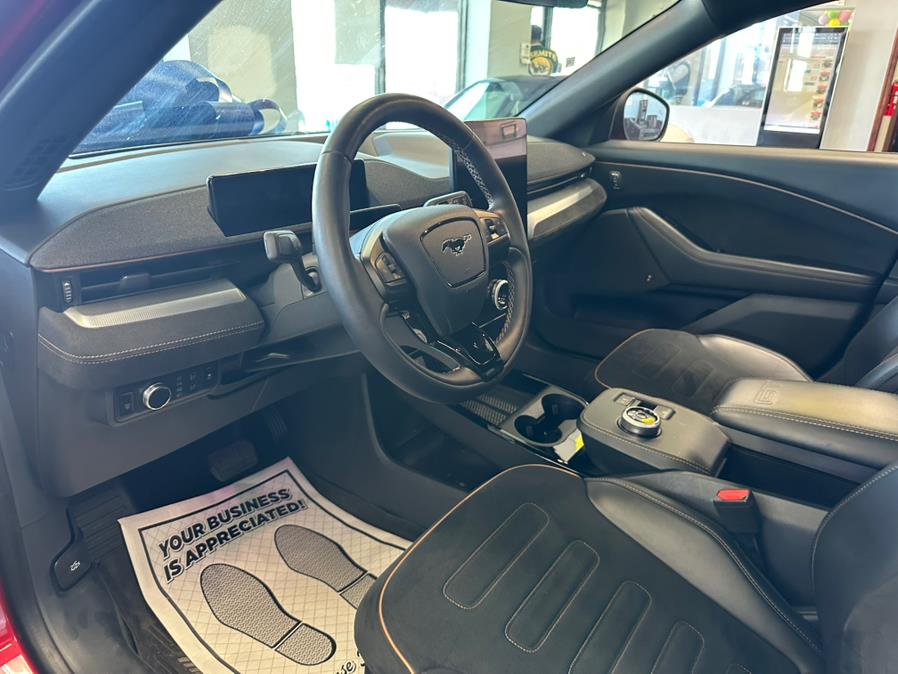 Vehicle image 28 of 65