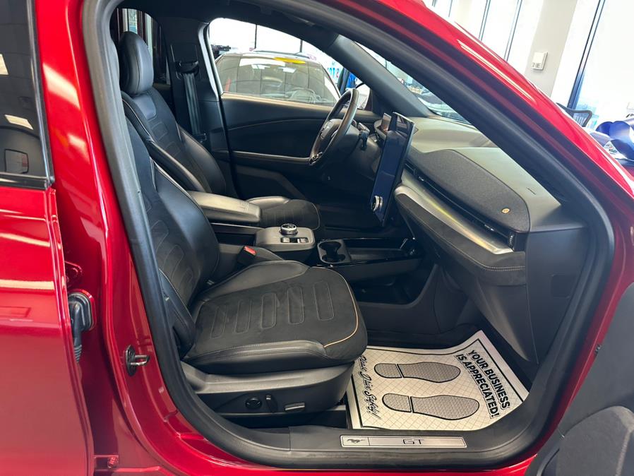 Vehicle image 41 of 65