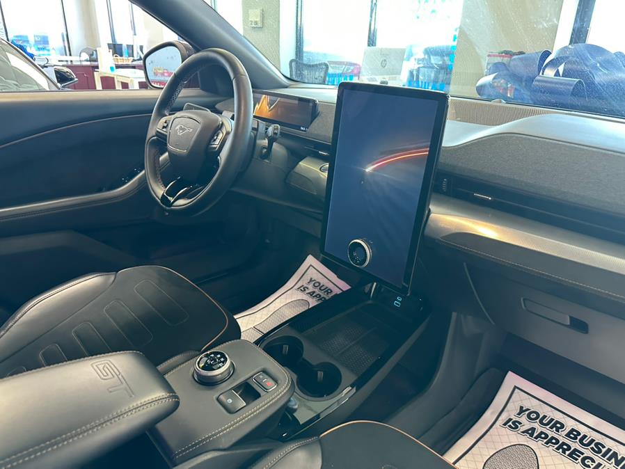 Vehicle image 47 of 65