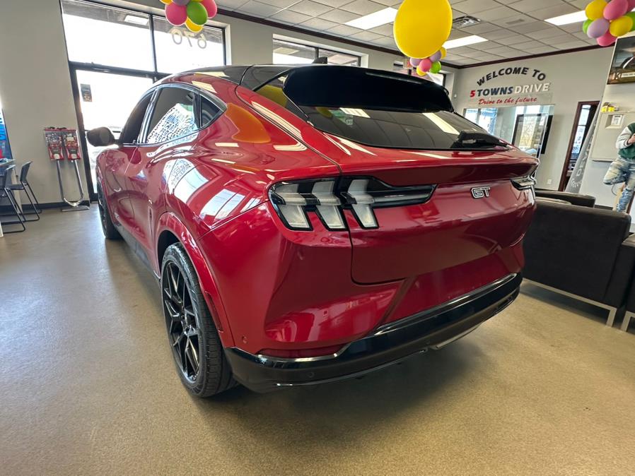 Vehicle image 7 of 65