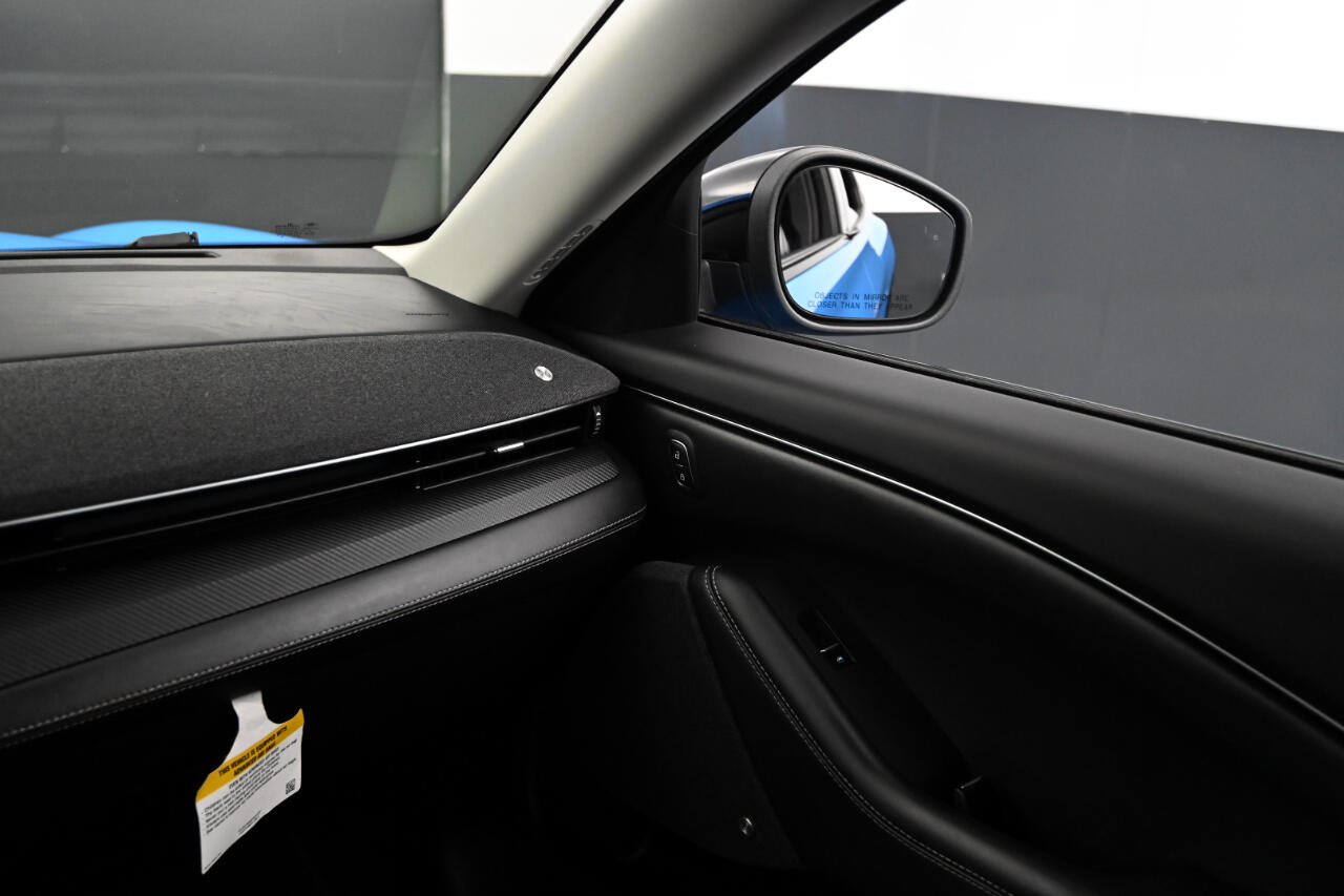 Vehicle image 21 of 48