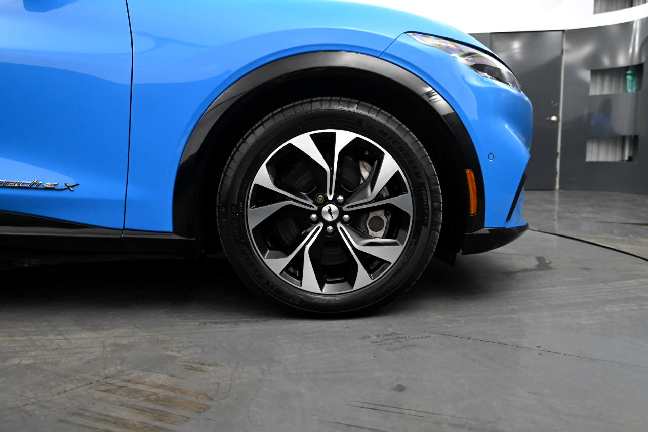Vehicle image 17 of 48