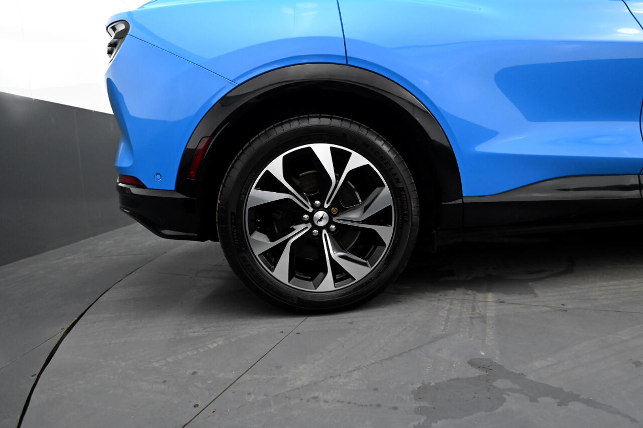 Vehicle image 16 of 48