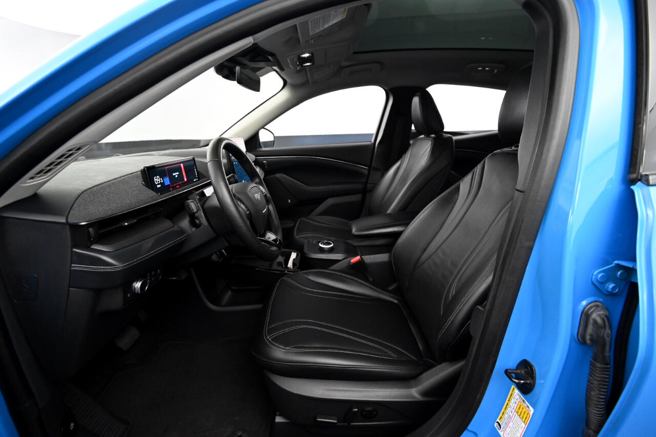 Vehicle image 36 of 48