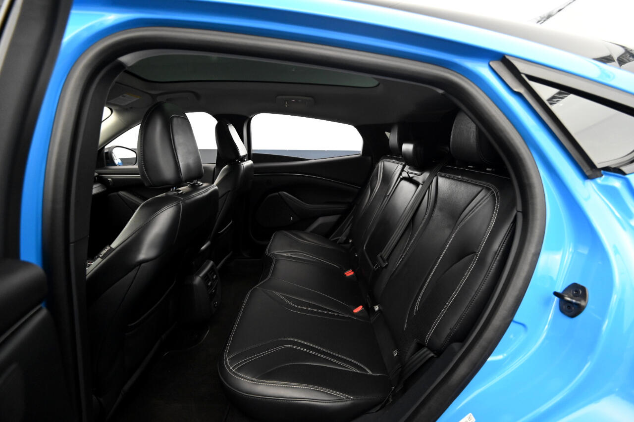 Vehicle image 41 of 48