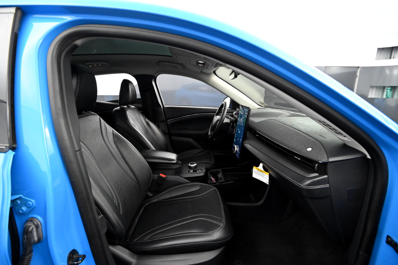 Vehicle image 46 of 48