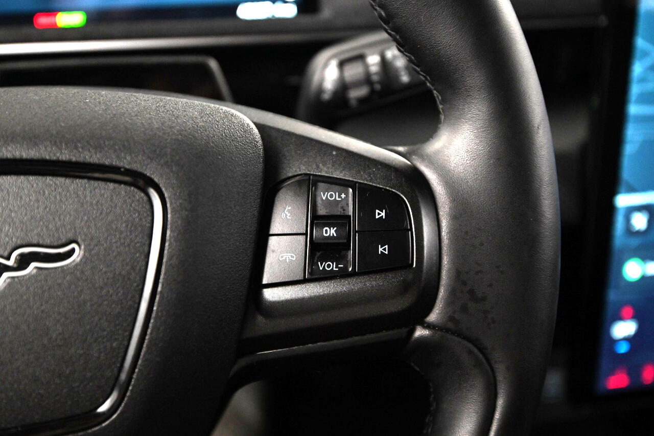 Vehicle image 33 of 48